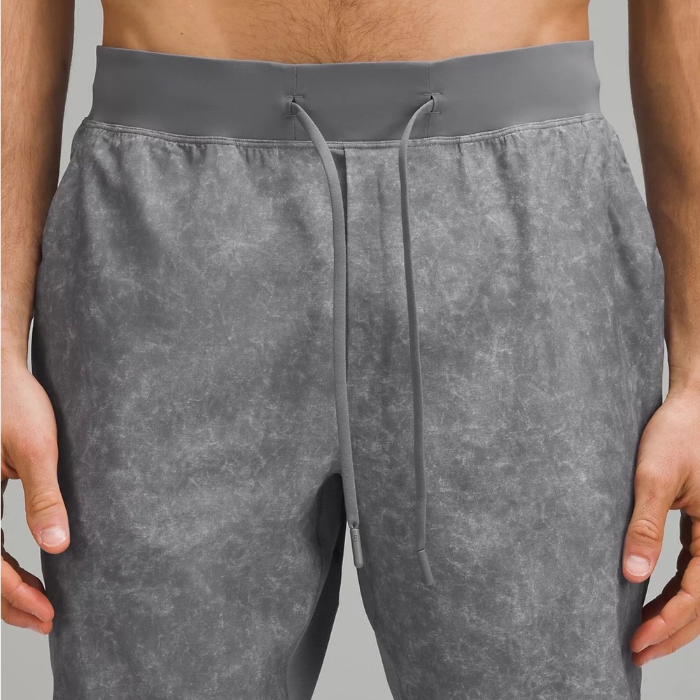 LULULEMON MENS shorts size M